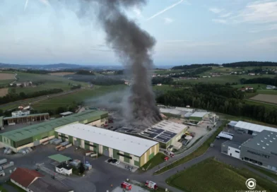 Großbrand in Gerling – 13 Feuerwehren im Einsatz